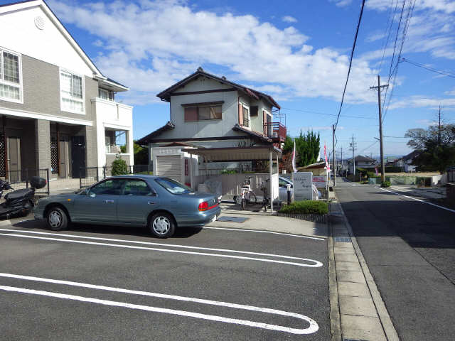 【シャトー　ドゥ　ヴェルジェの駐車場】