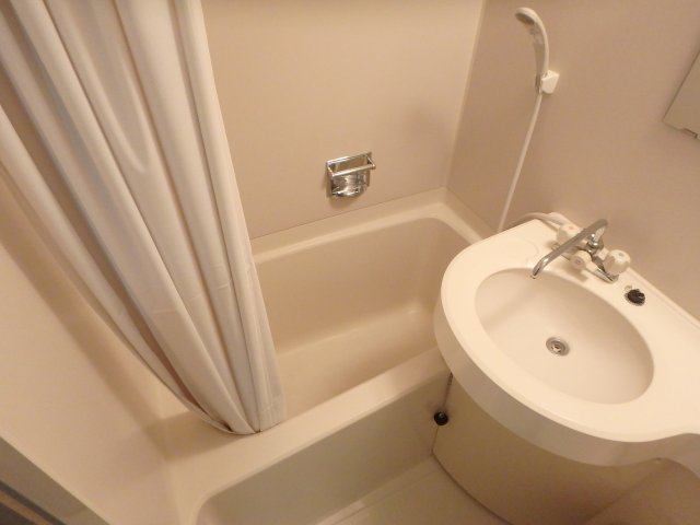 バス・シャワールーム　1日の疲れを癒すバスル ム