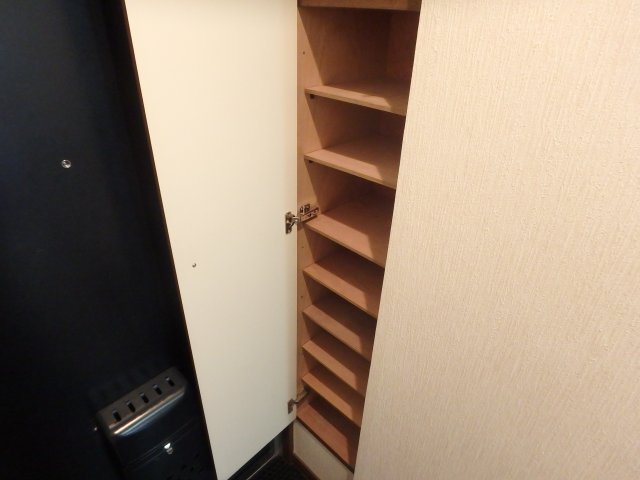 収納　玄関が片付く下駄箱付きです