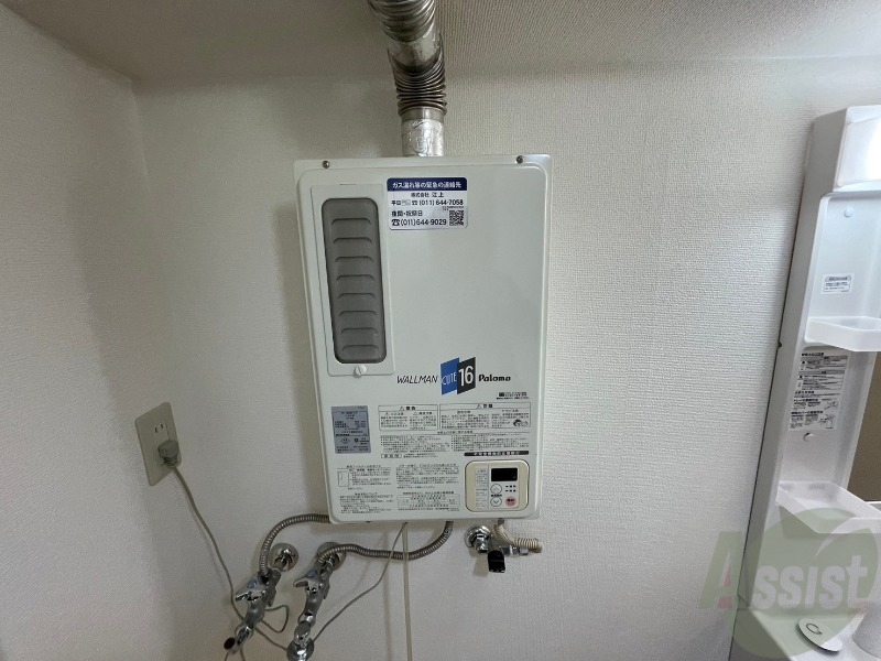 その他設備　給湯器は簡単操作で温度調整ができますよ。