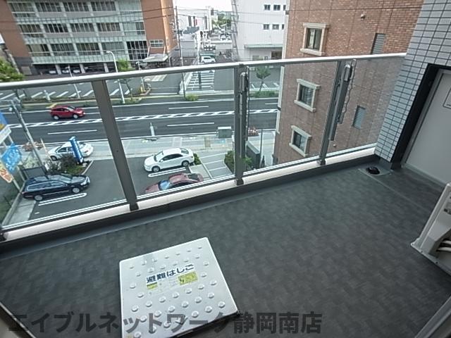 バルコニー　落ち着いた時間を過ごせるバルコニーです