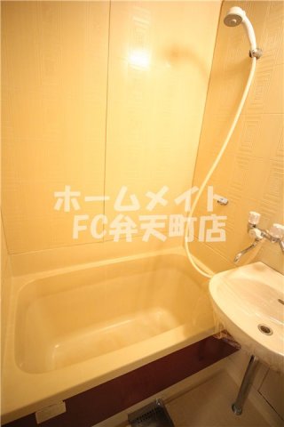 バス・シャワールーム　コンパクトで使いやすいお風呂です