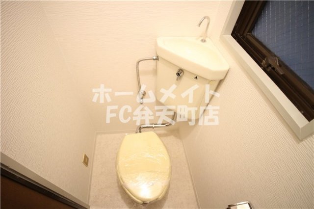 トイレ　落ち着いた色調のトイレです