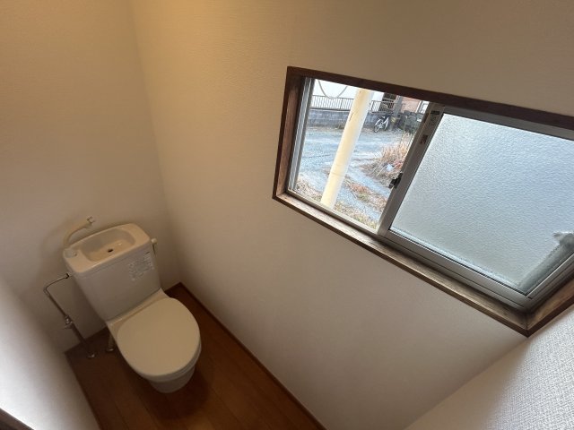 下白川町貸家のトイレ写真