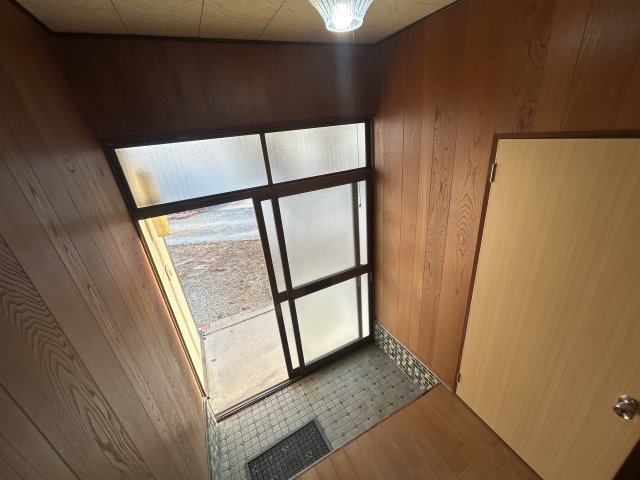 下白川町貸家の玄関写真
