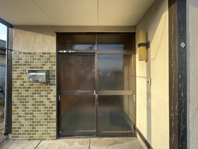 下白川町貸家の玄関写真