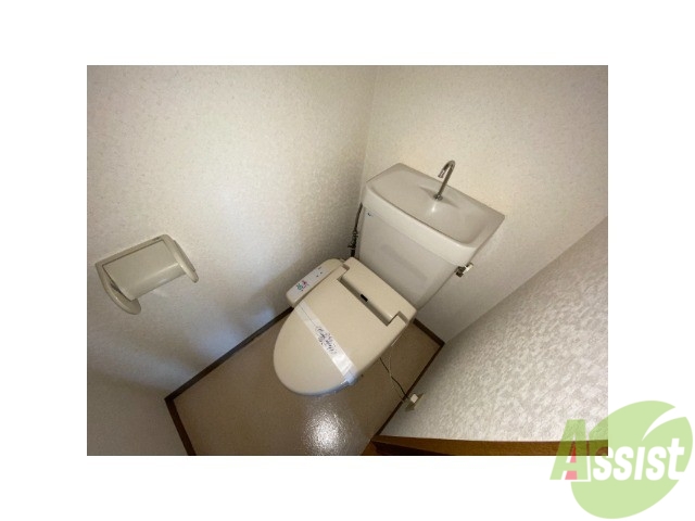 トイレ　トイレはお風呂とべつでウォシュレット機能付きです。
