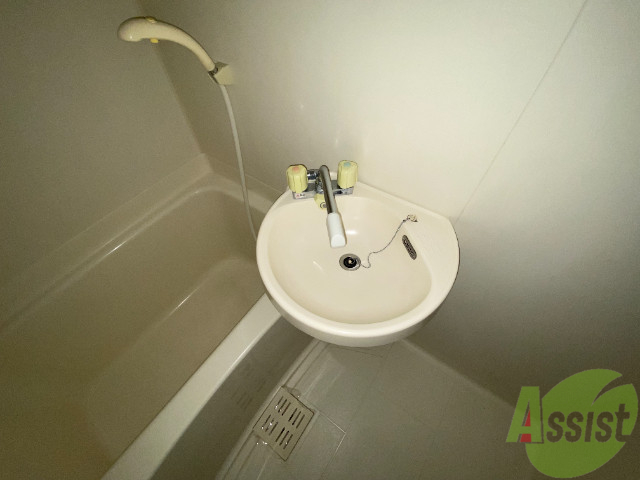 洗面設備　洗面所つきで忙しい朝の身支度にも便利です。