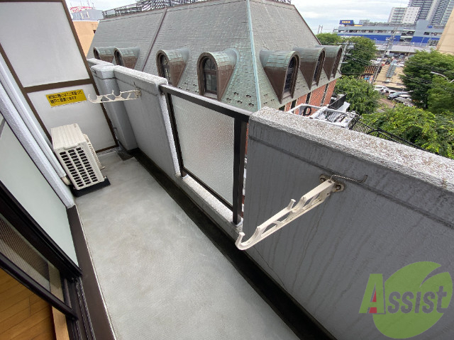 バルコニー　バルコニー付きで洗濯物干すのも便利です。