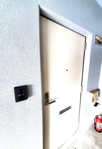 玄関　収納もある玄関です