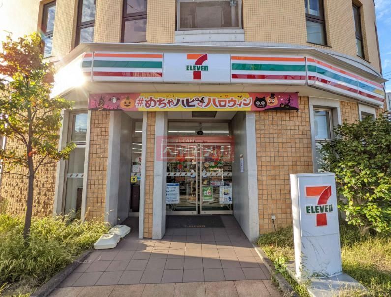 コンビニ　セブンイレブン世田谷新代田駅前店（コンビニ）まで480m