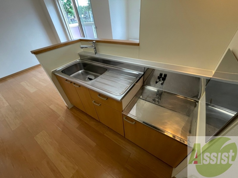 キッチン　調理スペースも確保してありますね。お料理が楽しくなりそう。