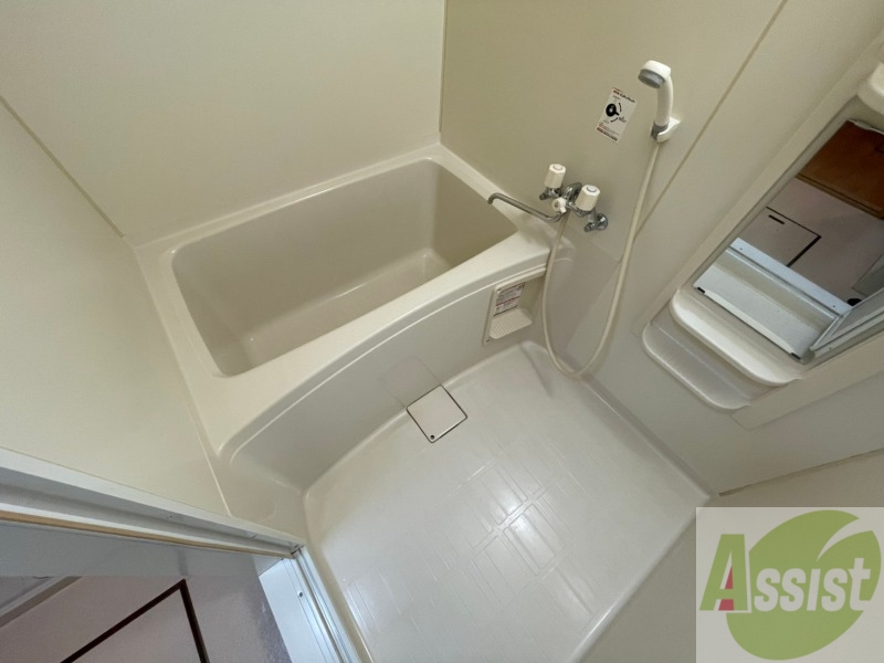 バス・シャワールーム　バスルームはこちらです。広々としてゆったり休めます。