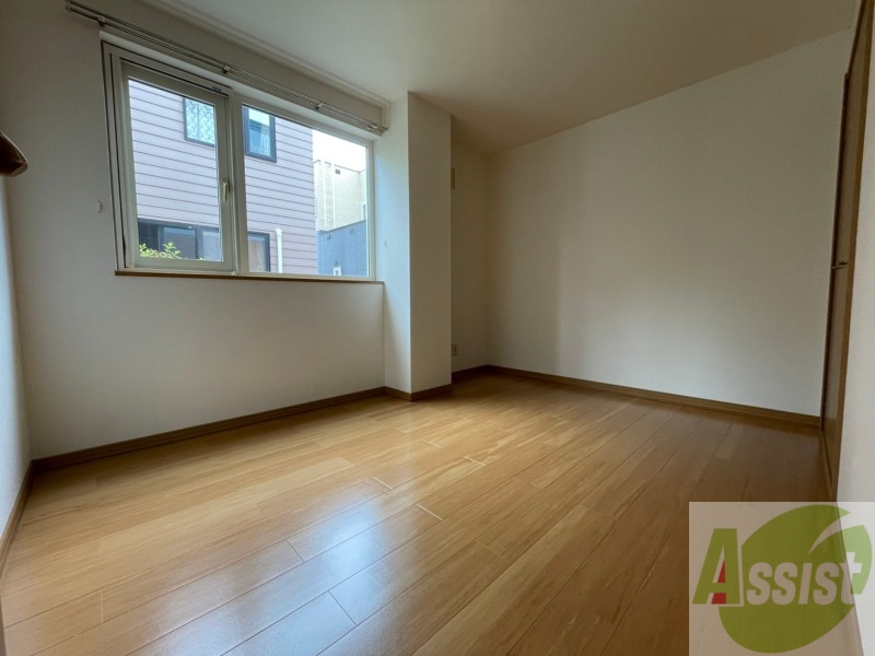 その他部屋・スペース　寝室を撮影しました。お昼寝したくなりますね。