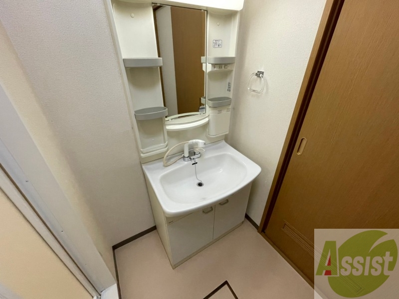 洗面設備　シャンプードレッサー。身支度はここでばっちり。