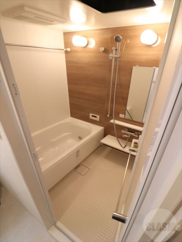 バス・シャワールーム　追い焚き・浴室乾燥機能付きのバスルーム