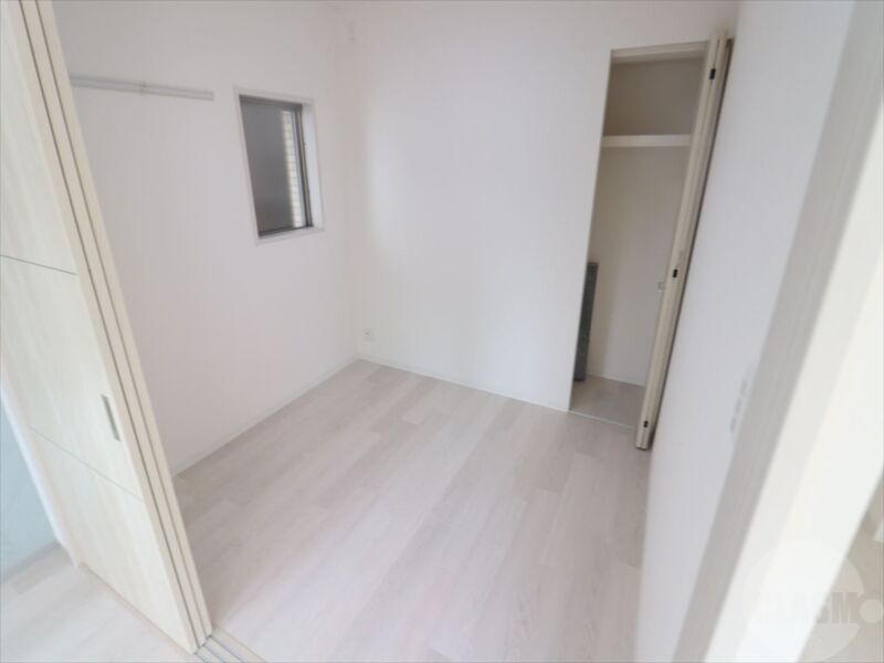 その他部屋・スペース　リビング横・４．１帖の洋室です