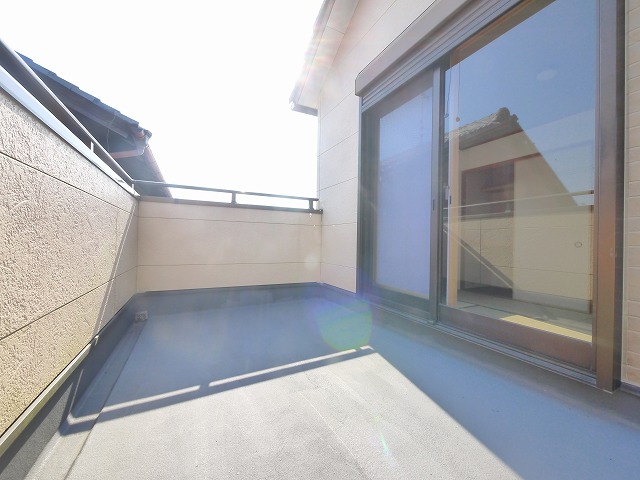 バルコニー　外からの目が気にならないバルコニーで洗濯物が干せます