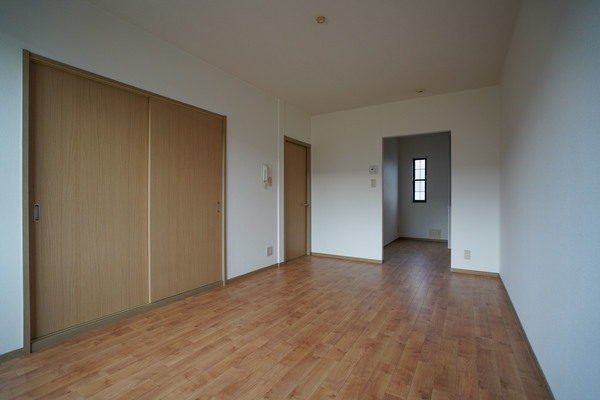 居室・リビング　同じ建物の別のお部屋