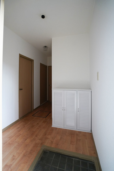 玄関　同じ建物の別のお部屋