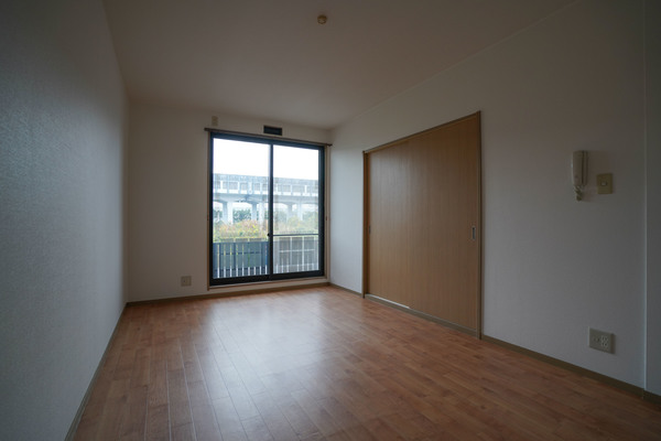 居室・リビング　同じ建物の別のお部屋