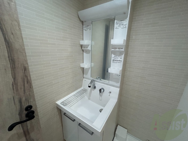 洗面設備　独立洗面台がございます。朝の支度はここで済ませましょう。