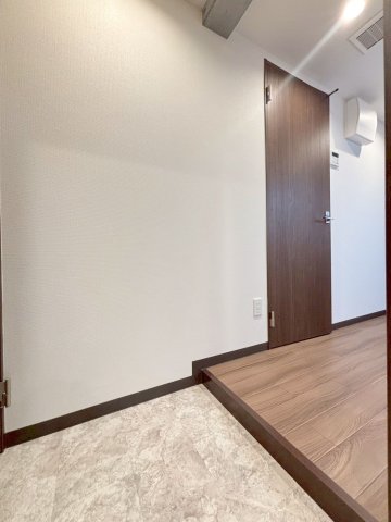 玄関　収納もある玄関です