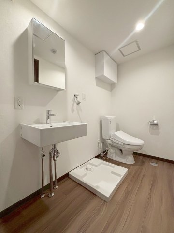 洗面設備　ゆったりとスペースのある洗面所