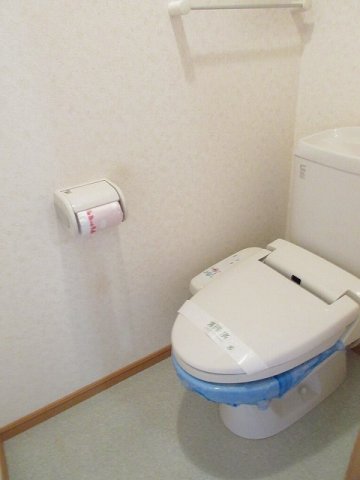 トイレ　嬉しい温水洗浄便座付き♪