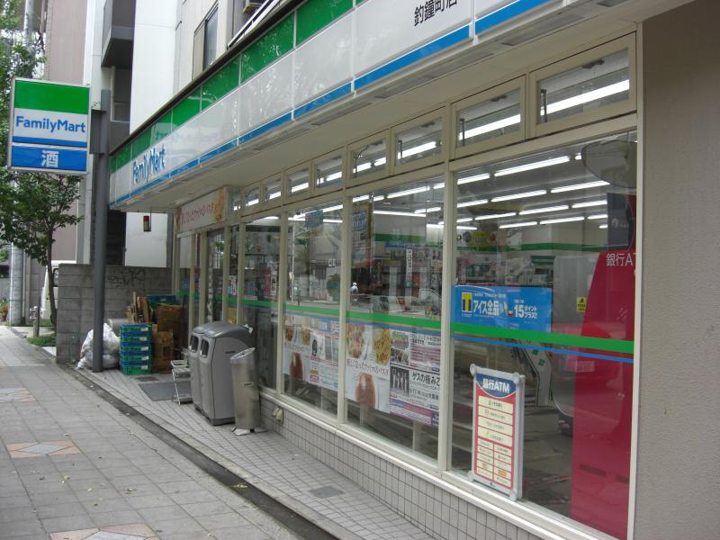 コンビニ　ファミリーマート 釣鐘町店（コンビニ）まで272m