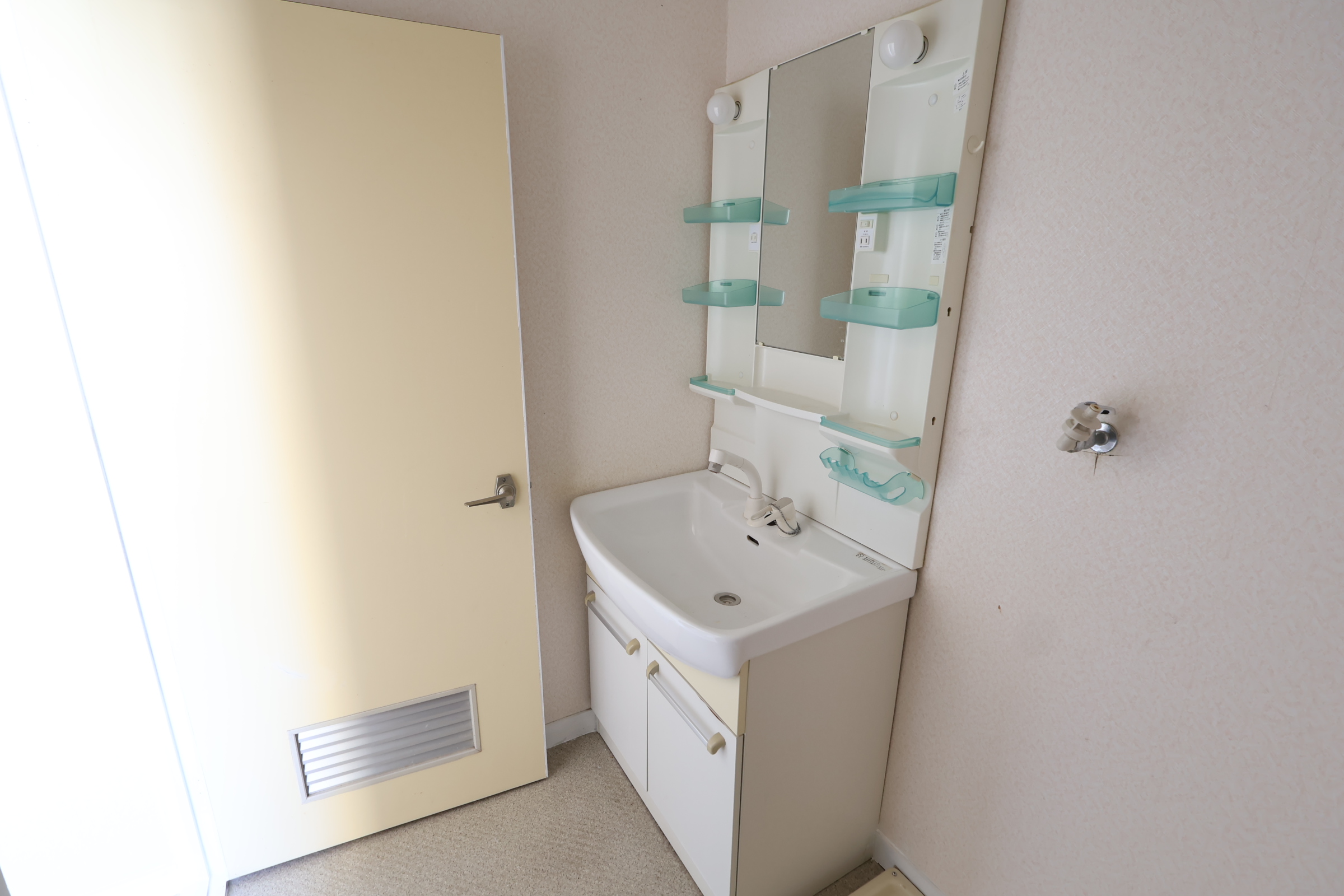 洗面設備　シャワー付洗面台