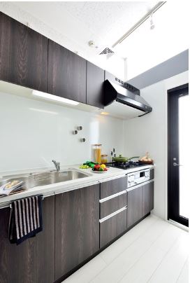 キッチン　コンパクトなキッチンで掃除もラクラク