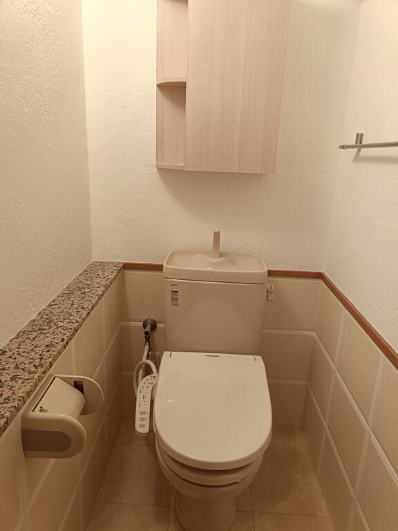 トイレ　温水洗浄便座