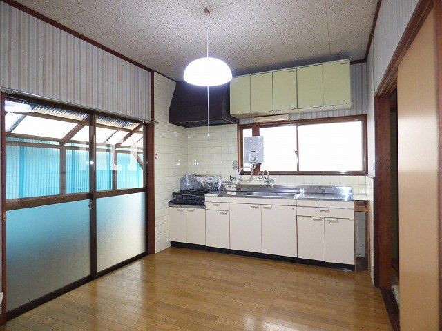 ＪＲ山陽本線 福山駅 バス乗車時間：20分 最寄りバス停で下車 徒歩4分 2階建 築47年の居間写真