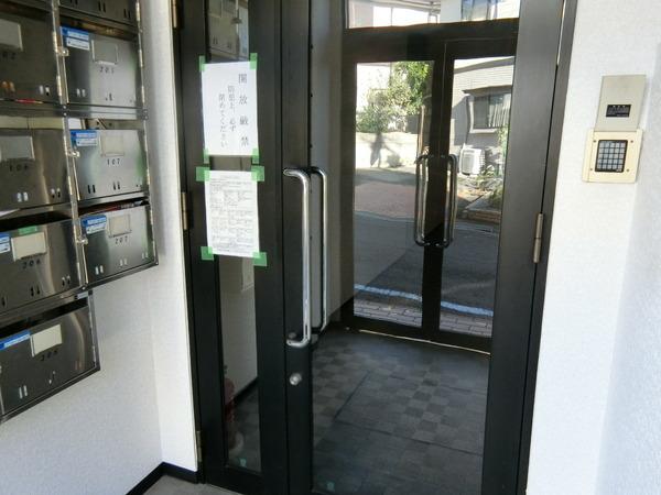 エントランス　オートロック付！