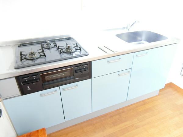 キッチン　３口コンロ付！