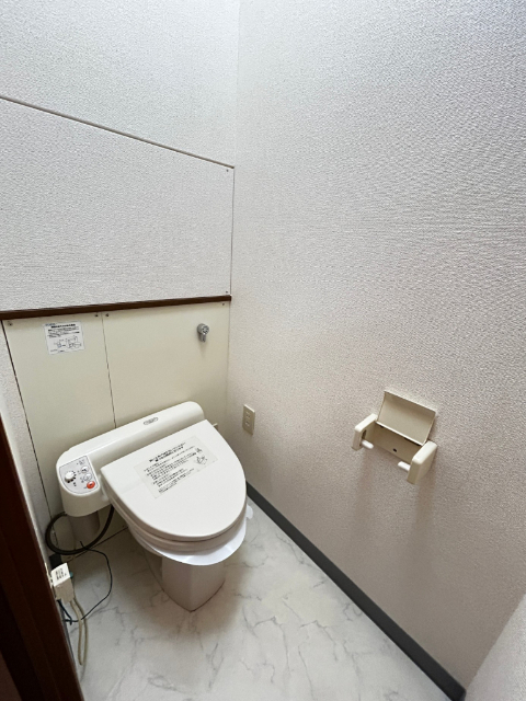 トイレ　温水洗浄便座付き