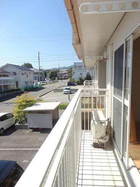 バルコニー　写真は202号室です（参考）