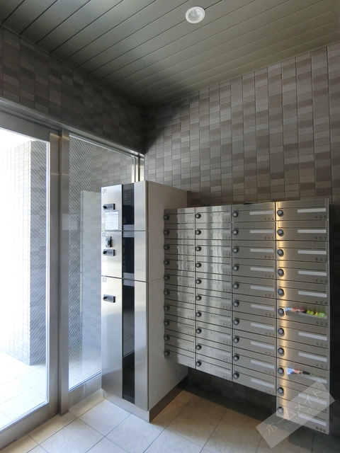 エントランス　宅配ボックス付き♪