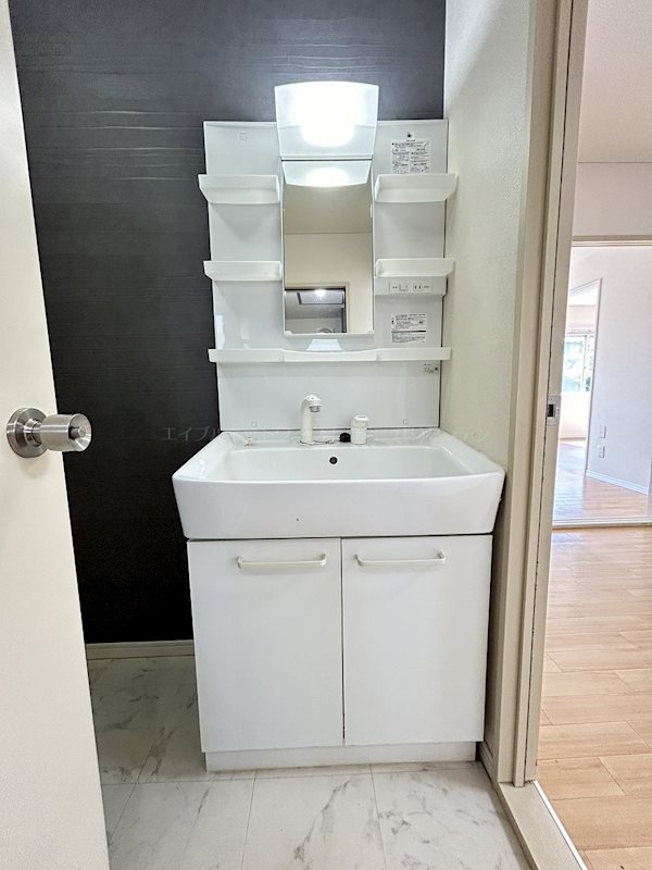 洗面設備　写真は101号室です（参考）