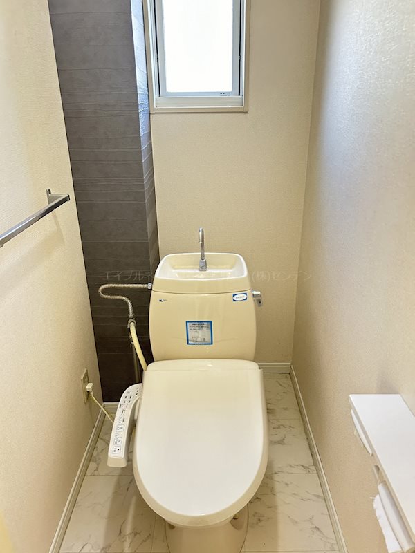 トイレ　写真は101号室です（参考）