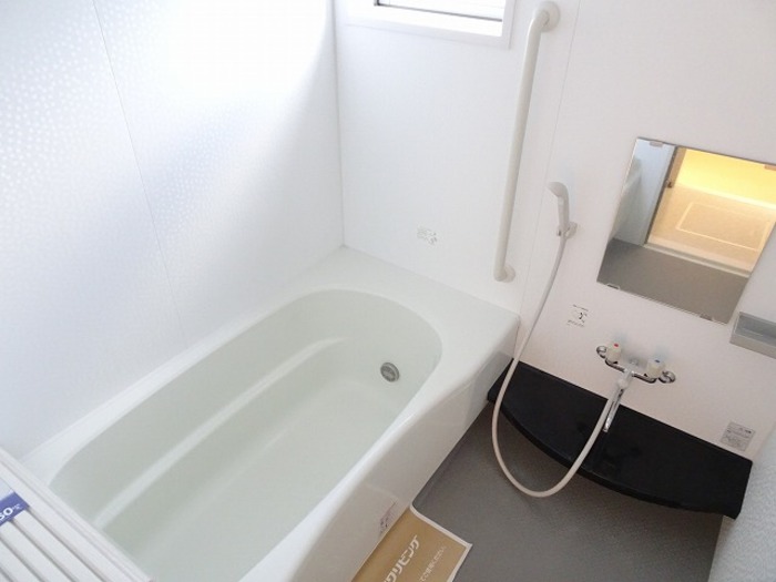 バス・シャワールーム　追い焚き給湯式浴室