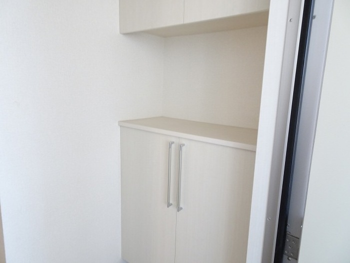 玄関　トールタイプのシューズボックス