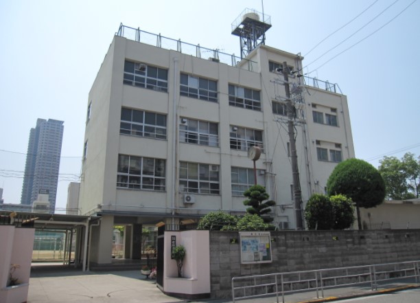 中学校　大阪市立市岡東中学校（中学校）まで108m