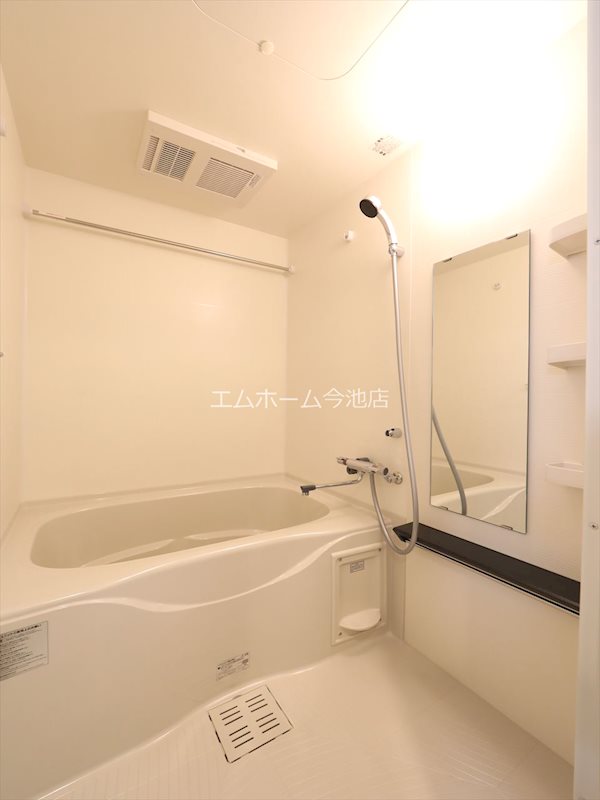 バス・シャワールーム　浴室暖房乾燥機能付バス