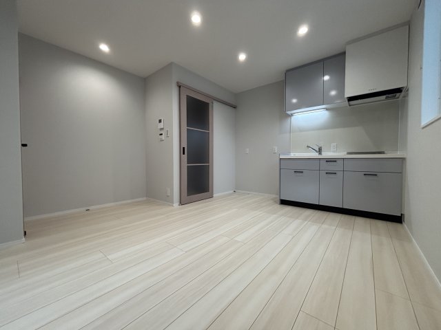 居室・リビング　こちらの居間で趣味の時間をお楽しみください