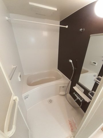 バス・シャワールーム　追い焚き・浴室乾燥機付きのお風呂です♪