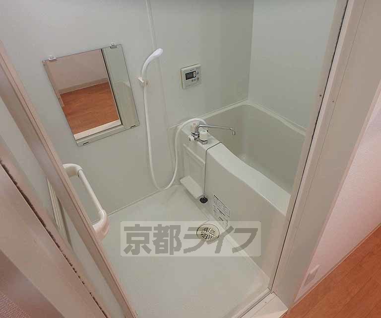 バス・シャワールーム　セパレートタイプのバスルームです。