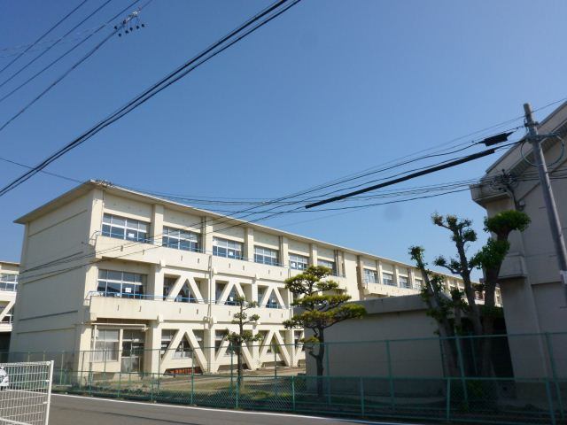 中学校　岩倉市立岩倉中学校（中学校）まで2642m