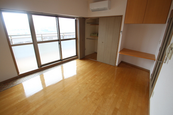 居室・リビング　※別部屋の写真です